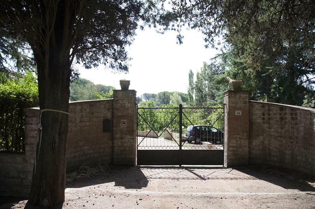 Il Maestro E L'Innamorata Sutri Bagian luar foto